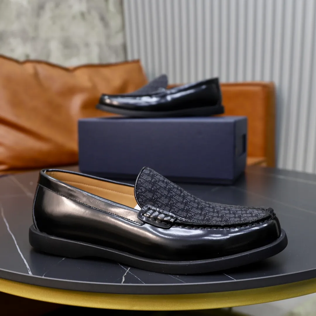 Ex-factory price: 540🙅‍♂️🙅‍♂️🙅‍♂️ Brand: Dior DIOR Standard code: Men's code 38/44 (45 can be customized) Grade: Same as the official website Material: Original cowhide stitching, cowhide lining, original TPU wear-resistant soft outsole Style categories: Leisure and sports version, footwear for driving, young fashion, European and American trends, British style Color: actual picture color